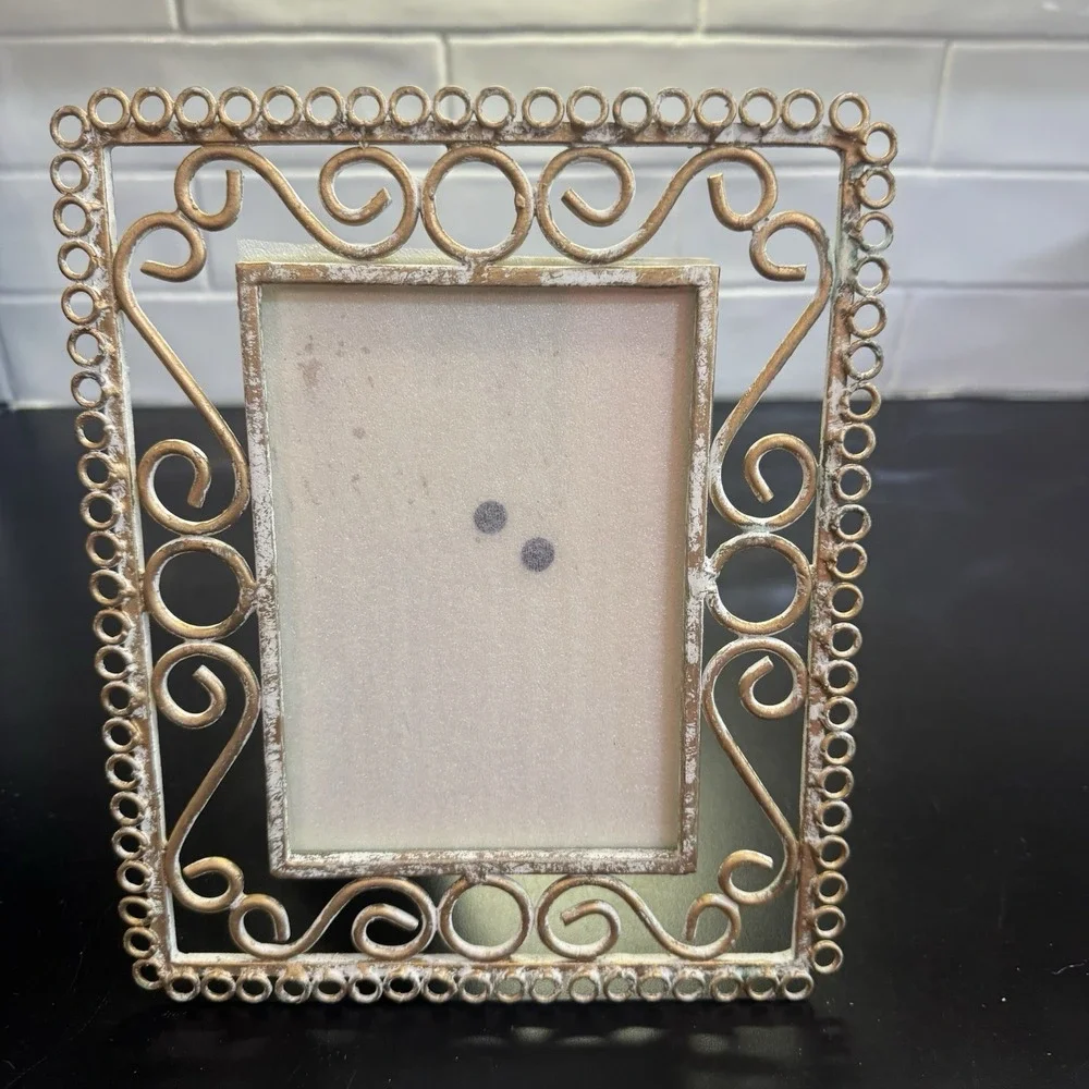 Vintage‎ Ornate Florentine Picture Frame Scroll And Scallops 8.5